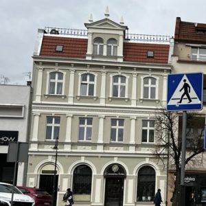 ad126a4c-f966-46b1-9832-f448e9be0a4a